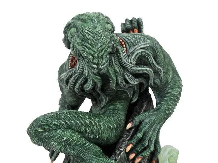 Cthulhu Gallery H.P. Lovecraft Figure - Diamond Select - Ginga Toys