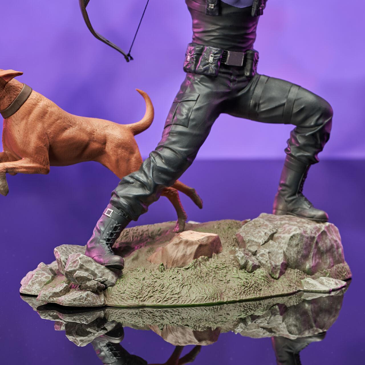 Marvel Gallery Comic Hawkeye with Pizza Dog Diorama statue - Diamond Select - Ginga Toys