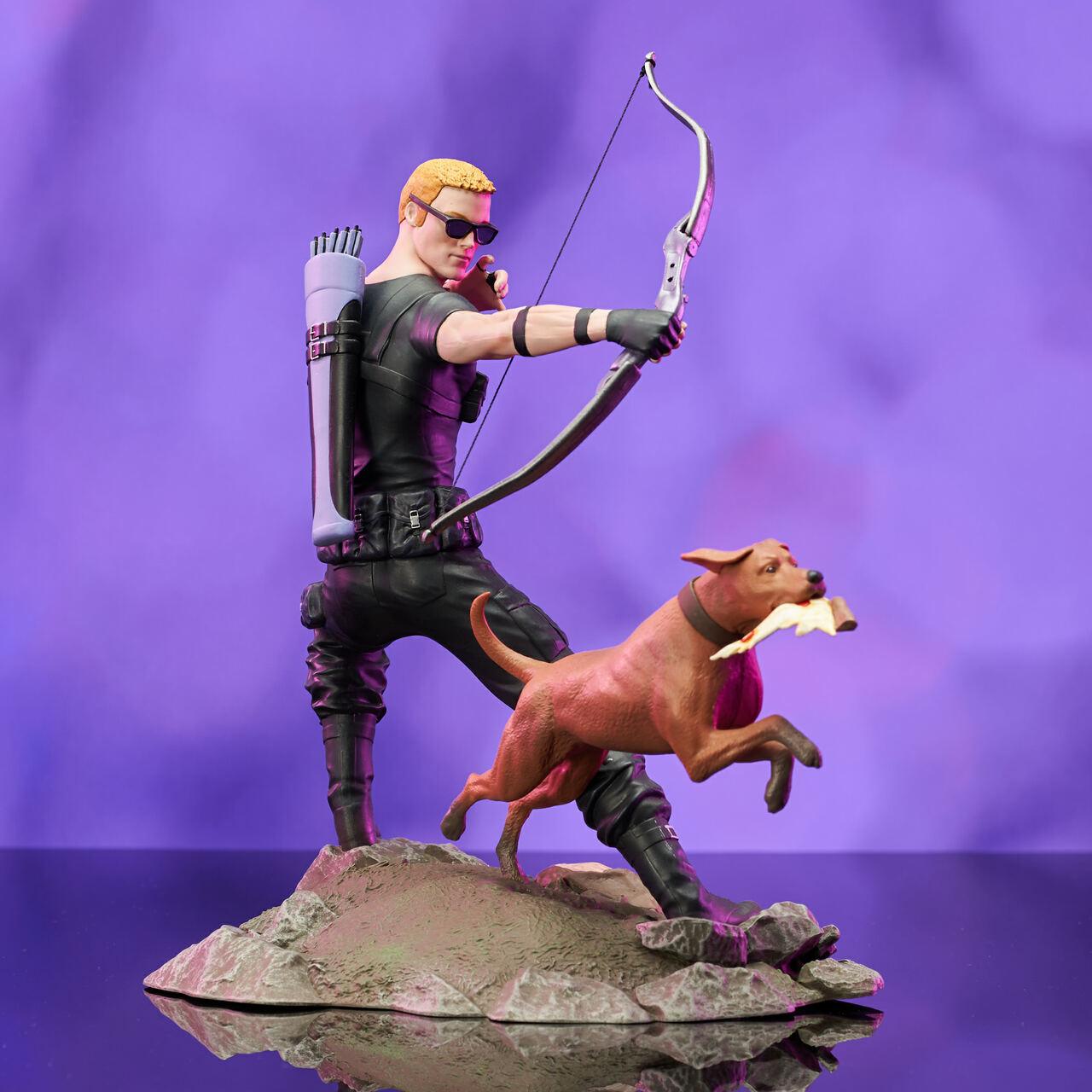 Marvel Gallery Comic Hawkeye with Pizza Dog Diorama statue - Diamond Select - Ginga Toys