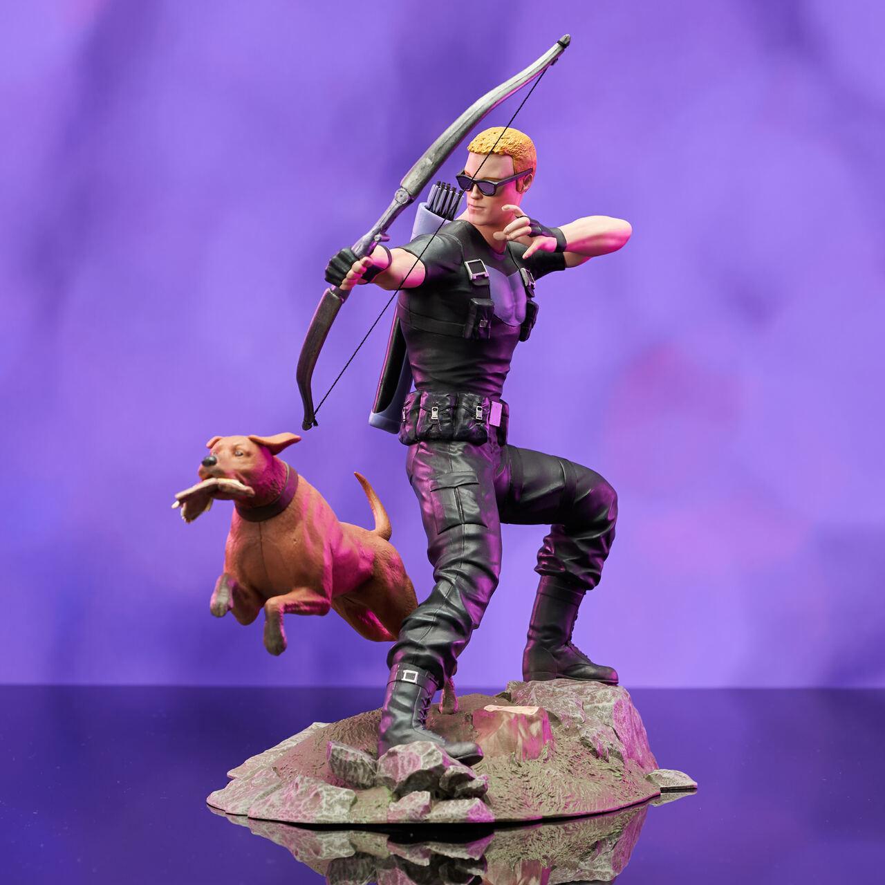 Marvel Gallery Comic Hawkeye with Pizza Dog Diorama statue - Diamond Select - Ginga Toys