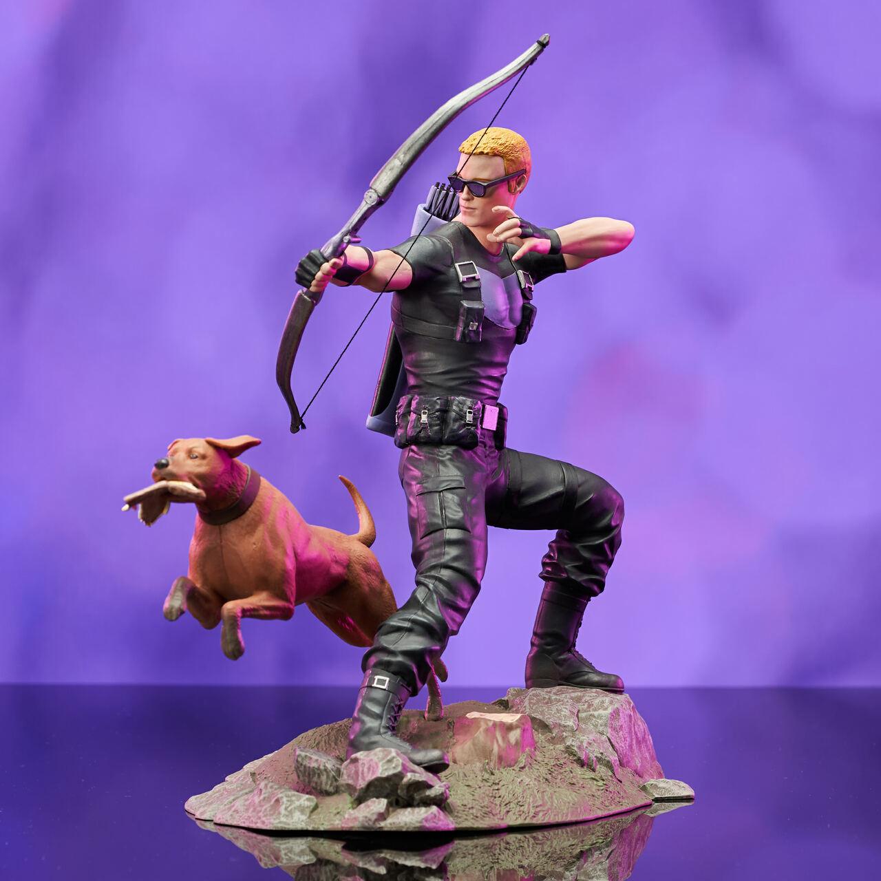 Marvel Gallery Comic Hawkeye with Pizza Dog Diorama statue - Diamond Select - Ginga Toys