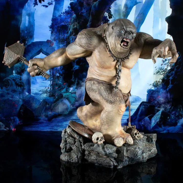 The Lord of the Rings Gallery Cave Troll Figure Diorama - Ginga Toys